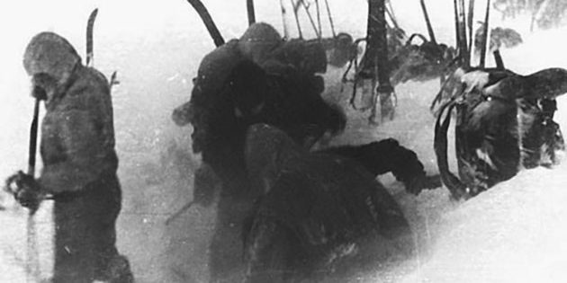 Eine der wohl letzten Aufnahmen der Gruppe selbst, zeigt einige Mitglieder noch am 1. Februar 1959 im Basislager. Das Foto stammt aus einer Filmrolle, die von den Suchtrupps vor Ort gefunden wurde.