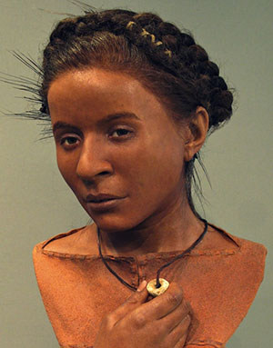 Gesichtsrekonstruktion der „Whitehawk Woman“, einer Frau der Jungsteinzeit, deren Überreste in der englischen Grafschaft Sussex gefunden und auf ein Alter von 5.600 Jahre datiert wurden. Copyright/Quelle: Royal Pavilion & Museum, Brighton
