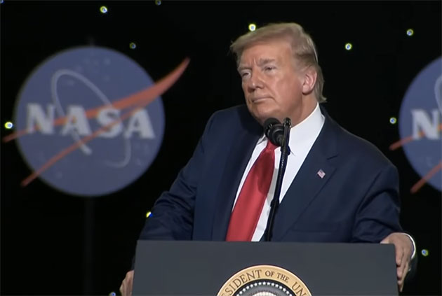 US-Präsident Donald Trump während seiner Rede zum Start des bemannten SpaceX-Raumfrachters „Dragon“ am 30. Mai 2020. Copyright: NASA