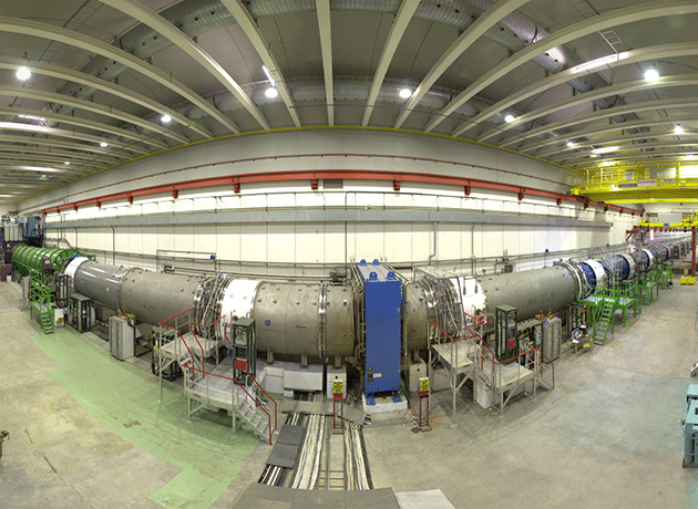 Die 270 Meter lange Anlage des NA62-Experiments beinhaltet einen 120 Meter langen Vakuum-Tank mit mehreren Teilchendetektoren. Copyright: CERN