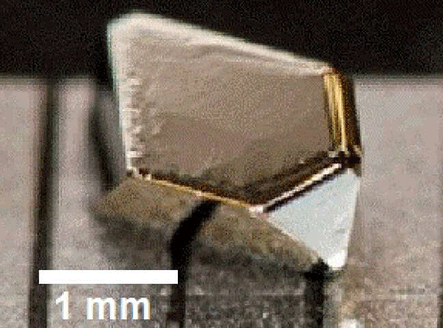Ein von den Wissenschaftlern künstlich erzeugter Eisensulfid-Kristall von hohem Reinheitsgrad. Copyright: University of Minnesota