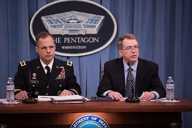 Archivbild: Der stellvertretender US-verteidigungsminister David Norquist (r.) hier gemeinsam auf einer Pressekonferenz 2018 mit Army Lt. Gen. Anthony R. Ierardi. Copyright: James N. Mattis (via WikimediaCommons) / CC BY.SA 2.0