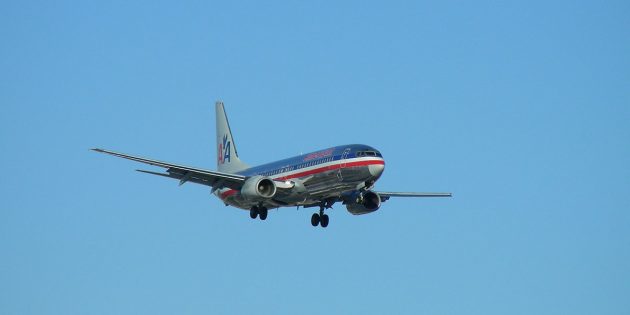 Symbolbild: Eine Maschine der American Airlines im Landeanflug. Copyright: Wikimedia Commons / CC BY-SA 2.0