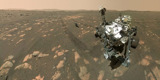 Selfie des NASA-Mars-Rovers „Perseverance“ gemeinsam mit dem Kleinhelikopter „Ingenuity“ auf dem Mars. (Übrigens: So schießen die NASA-Mas-Rover ihre Selfies). https://www.grenzwissenschaft-aktuell.de/curiosity-selfies20160629/ Copyright: NASA
