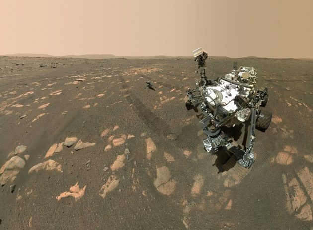Selfie des NASA-Mars-Rovers „Perseverance“ gemeinsam mit dem Kleinhelikopter „Ingenuity“ auf dem Mars. (Übrigens: So schießen die NASA-Mas-Rover ihre Selfies). https://www.grenzwissenschaft-aktuell.de/curiosity-selfies20160629/ Copyright: NASA