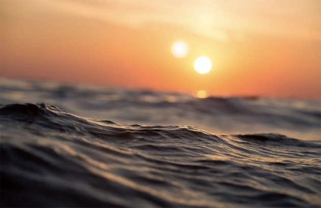 Symbolbild: Wasserwelt unter zwei Sonnen. Copyright: Pexels (via Pixabay.com) / Pixabay License