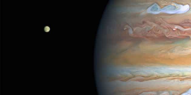 Hubble-Aufnahme des Jupiters mit seinem größten Mond Europa (l.). Copyright: NASA, ESA, A. Simon (Goddard Space Flight Center), and M. H. Wong (University of California, Berkeley) and the OPAL team.