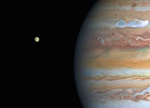 Hubble-Aufnahme des Jupiters mit seinem größten Mond Europa (l.). Copyright: NASA, ESA, A. Simon (Goddard Space Flight Center), and M. H. Wong (University of California, Berkeley) and the OPAL team.