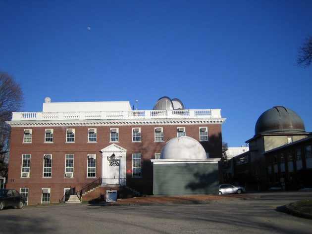 Blick auf die Hauptgebäude des Harvard College Observatory. Copyright: Center for Astrophysics at Harvard