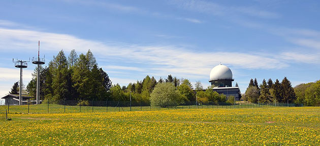 Radar- und Funkstation auf dem Weichenwang auf der Schwäbischen Alb. Copyright: Olga Ernst (via WikimediaCommons) / CC BY-SA 4.0