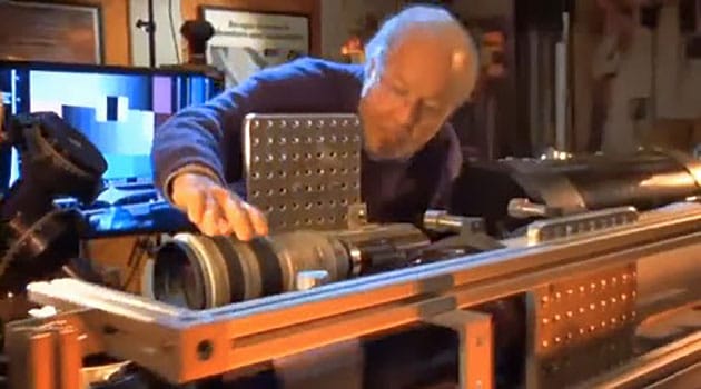 Douglas Trumbull bei Einbau von Kameras und Teleskopen in das UFOTOG-System. Copyright: Douglas Trumbull