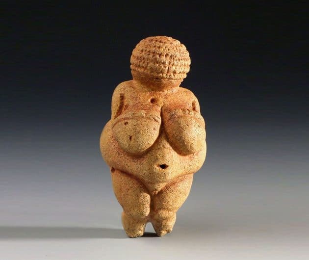 Die im Naturhistorischen Museum Wien ausgestellte „Venus von Willendorf“. Copyright: NHM Wien, Alice Schumacher