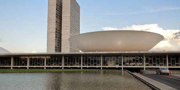 Weltweit dürfte es kaum ein geeigneteres Parlamentsgebäude für eine öffentliche Kongressanhörung über UFOs geben, als das Kongressgebäude in der brasilianischen Hauptstadt Brasilia. Copyright: Leon petrosyan (via WikimediaCommons) CC BY-Sa 4.0