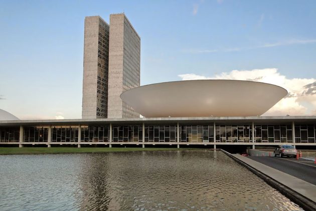 Weltweit dürfte es kaum ein geeigneteres Parlamentsgebäude für eine öffentliche Kongressanhörung über UFOs geben, als das Kongressgebäude in der brasilianischen Hauptstadt Brasilia. Copyright: Leon petrosyan (via WikimediaCommons) CC BY-Sa 4.0