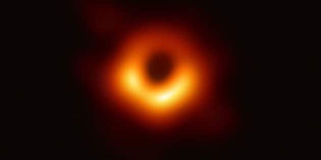 Archivbild: 2019 präsentierte das Event-Horizon-Telescope das erste Bild des supermassereichen Schwarzen Lochs im Zentrum der Galaxie „Messier 87“ Copyright: Event Horizon Telescope (EHT Collaboration)