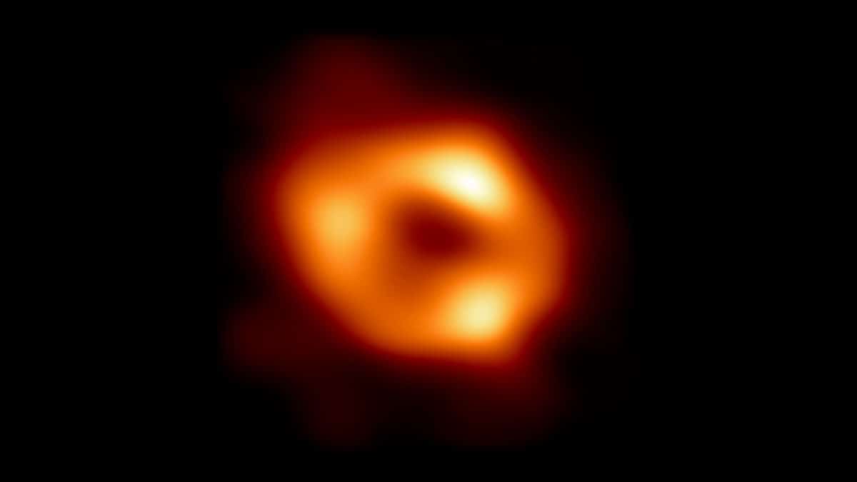 Event Horizon Telescope liefert erste Aufnahmen vom Schwarzen Loch im Zentrum unserer Galaxie