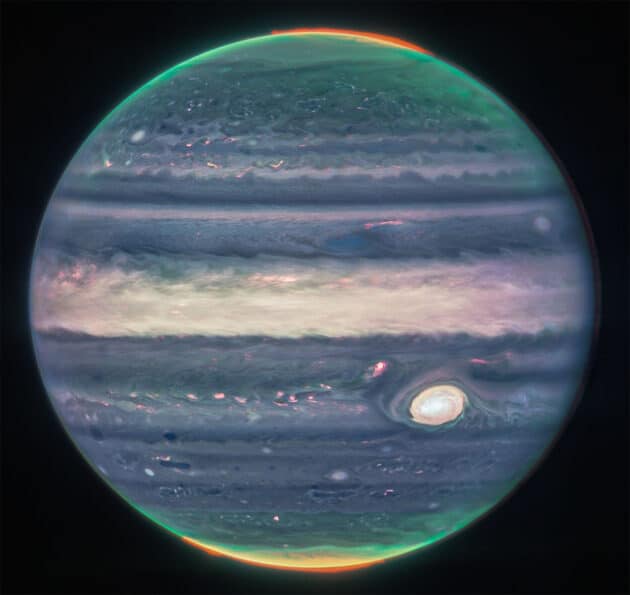 Der Planet im Jupiter im Visier des James Webb Space Teleskops. (Klicken Sie auf die Bildmitte, um zu einer vergrößerten Darstellung zu gelangen. Copyright: NASA, ESA, CSA, Jupiter ERS Team; image processing by Ricardo Hueso (UPV/EHU) and Judy Schmidt