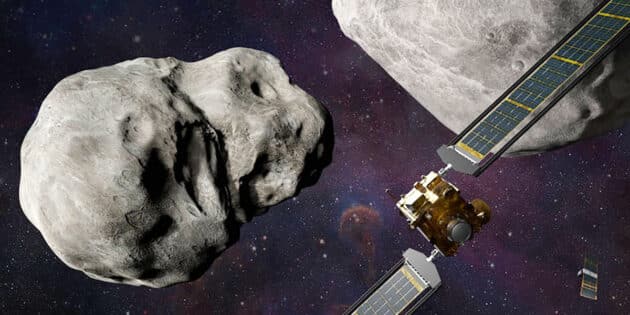 Künstlerische Darstellung des Anfluges der DART-Sonde an das binäre Asteroidensystem Diddymos bzw. Diddymos-Dimorphos. Beobachtet wird die Kollision von einem Kleinstsatelliten (Ilu.). Copyright: NASA/Johns Hopkins APL/Steve Gribben