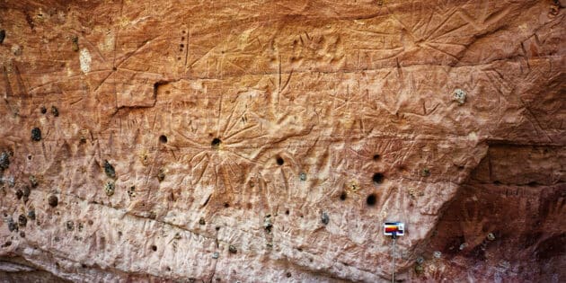 Blick auf das Zentralmotiv der Petroglyphen von Mara Wonga. Copyright: Paul Tacon