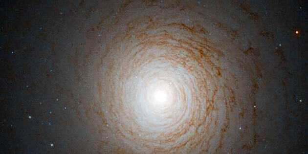 Die linsenförmige Galaxie „NGC 524” im Sternbild Fische ist 90 Millionen Lichtjahre von der Erde entfernt. Copyright/Quelle: ESA/Hubble