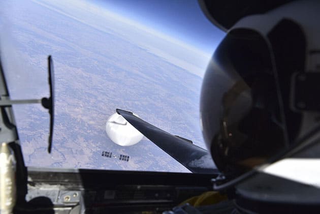 Piloten-Sefie kurz vor dem Abschuss des "China-Ballons" am 4. Februar 2023. (Klicken Sie auf die Bildmitte, um zu einer vergrößerten Darstellung zu gelangen). Copyright/Quelle: Su Dept. of Defense