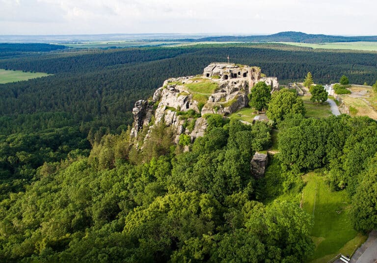 Blick auf die Burgruine Regenstein bei Blanckenberg im Harz. Copyright: JurecGermany (WikimediaCommons) / CC BY-SA 4.0