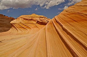 Die wellenförmigen Sandsteinformationen Coyote Buttes in den US-Bundesstaaten Arizona und Utah.Copyright/Quelle: RonRoth (via WikimediaCommons) / CC BY-SA 3.0