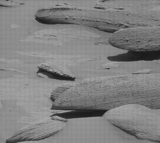 Originalaufnahme der „Mast Camera“ des Mars-Rovers „Curiosity“ vom Sol 3786 (2023-04-01 04:45:27 UTC). Klicken Sie auf die Bildmitte, um zur Originalaufnahme im NASA-Archiv der Curiosity-Aufnahmen zu gelangen.Copyright: NASA/JPL-Caltech/MSSS