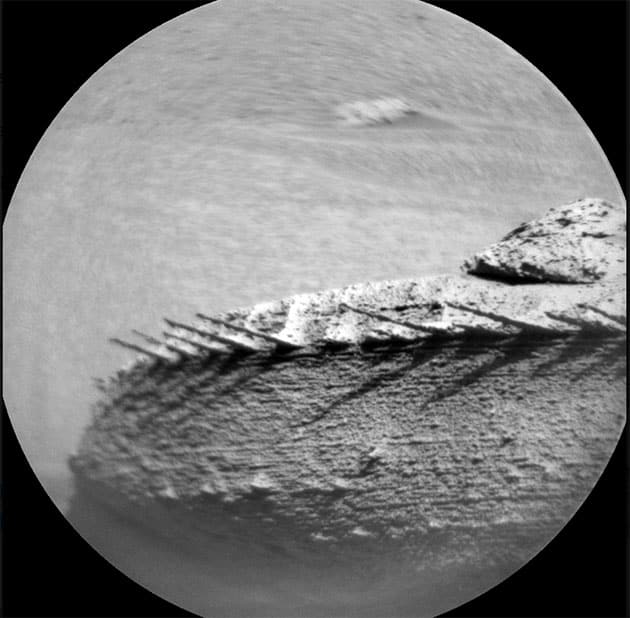 Auch mit der ChemCam hat „Curiosity“ die Strukturen ins Visier genommen. Hier eine Aufnahme vom Sol 3793 (2023-04-08 10:10:27 UTC). Klicken Sie auf die Bildmitte, um zur Originalaufnahme im NASA-Archiv der Curiosity-Aufnahmen zu gelangen.Copyright: NASA/JPL-Caltech/MSSS