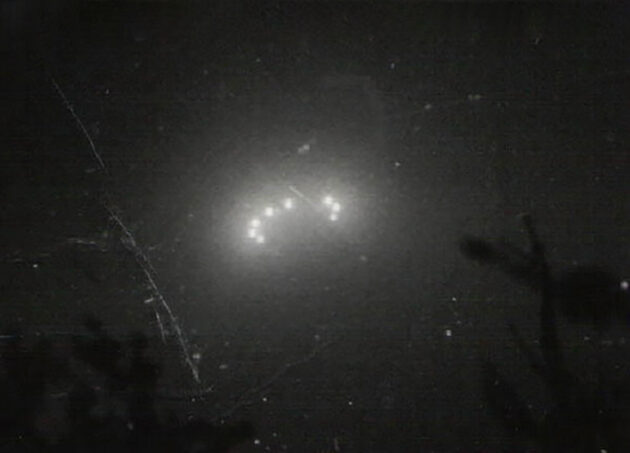 Ein angebliches UFO-Foto aus einer Akte der Nationalen Volksarmee der ehemaligen DDR.Copyright/Quelle: Archiv M. Hesemann