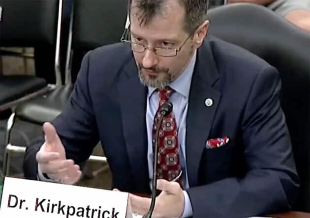 Dr. Sean Kirkpatrick während seiner Aussagen vor einem Unterausschuss des Senate Armed Services Committee am 19. April 2023.Copyright: Defense.gov