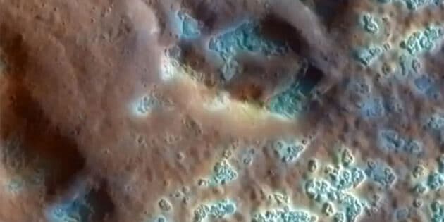 Eine Ansicht des nordpolaren chaotischen Geländes des Merkurs (Borealis Chaos) und der Krater Raditladi und Eminescu, in denen Hinweise auf mögliche Saltgletscher identifiziert wurden. Copyright: NASA