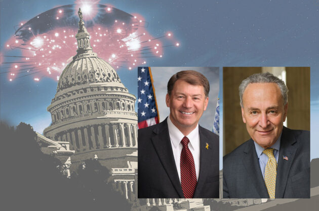 Die US-Senatoren Mike Rounds (l.) und Chuck Schumer sind die parteiübergreifenden Hauptautoren des „UAP Disclosure Act“ (UAPDA)Copyright: US Senat / grewi.de (Illu. Hintgr.)