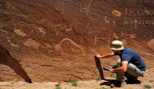 Beispiele für alte und neuzeitliche Petroglyphen der Mesa Verde.Copyright/Quelle: Plonka et al., uj.edu.pl