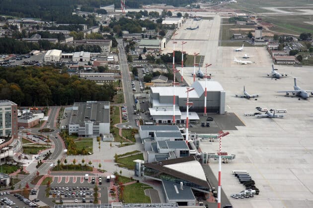 Blick auf die Ramstein Air Base in Rheinland-Pfalz.Copyright: U.S. Army Corps of Engineers Europe District / Gemeinfrei