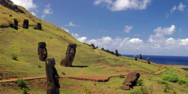 Symbolbild: Moai auf der „Osterinsel“ Rapa Nui. Copyright/Quelle: Rivi (via WikimediaCommons) / CC BY-SA 3.0