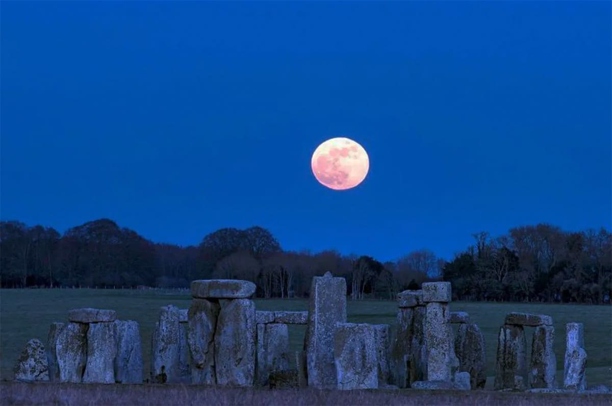 Archäologen untersuchen Mond-Ausrichtung von Stonehenge