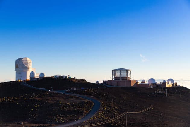 Blick auf das Haleakala Observatory, an dem das ATLAS-System installiert ist Quelle/Copyright: dronepicr (via WikimediaCommons) / CC BY-SA 2.0