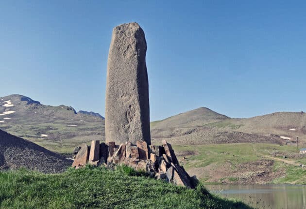 Ein Vishap nahe Antarut. Copyright: Vahe Martirosyan (via WikimediaCommons) / CC BY-SA 2.0